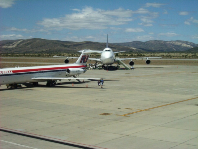 The 747 waiting
      on the tarmac in Bariloche